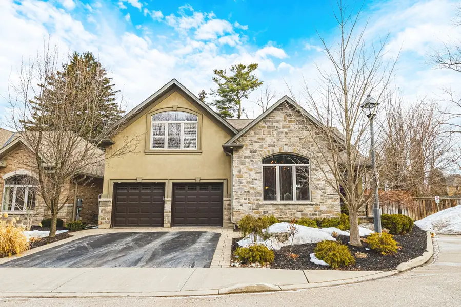 976 Shadeland AVE #3, Burlington, ON L7T 2M5