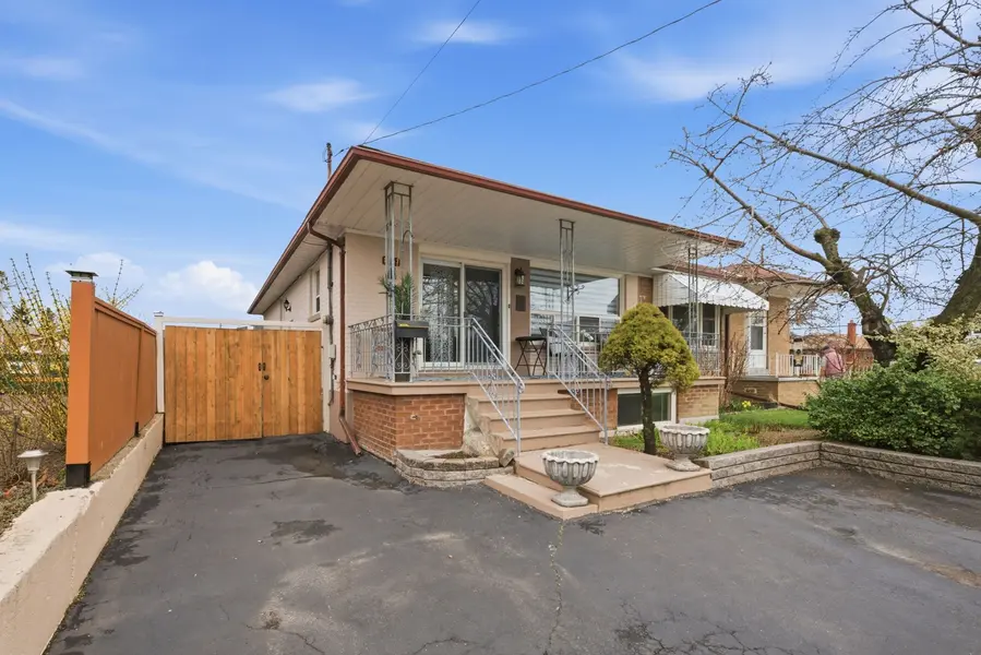1257 Alexandra AVE, Mississauga, ON L5E 2A7