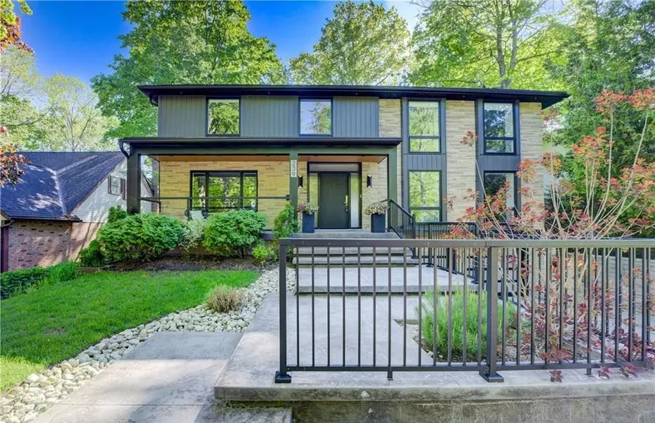 239 Corrie CRES, Waterloo, ON N2L 5W3