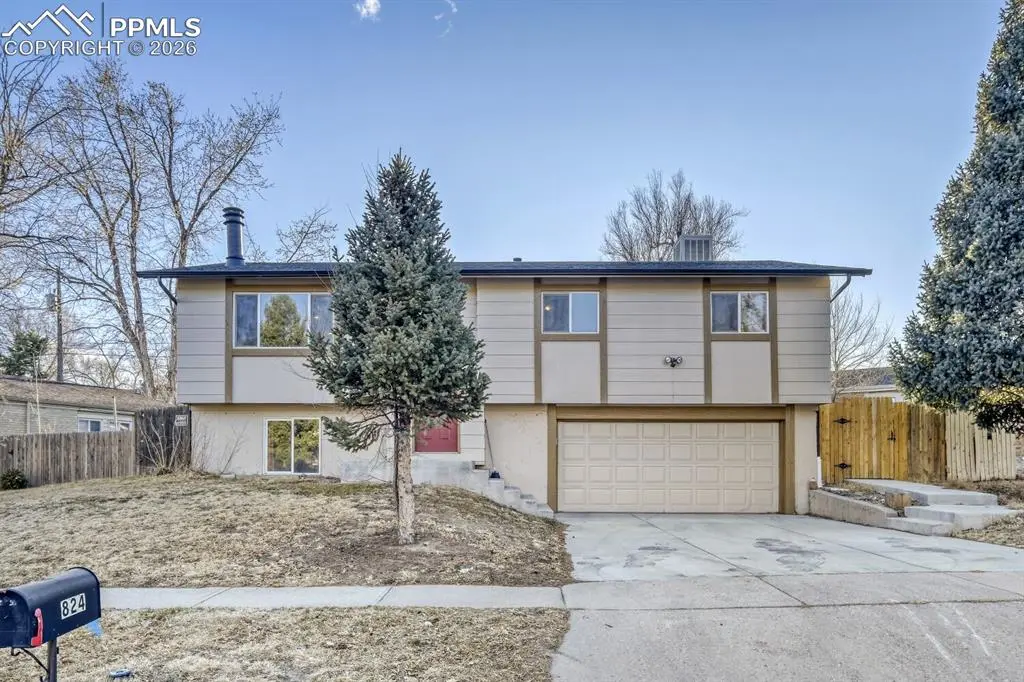 824 Holmes DR, Colorado Springs, CO 80909