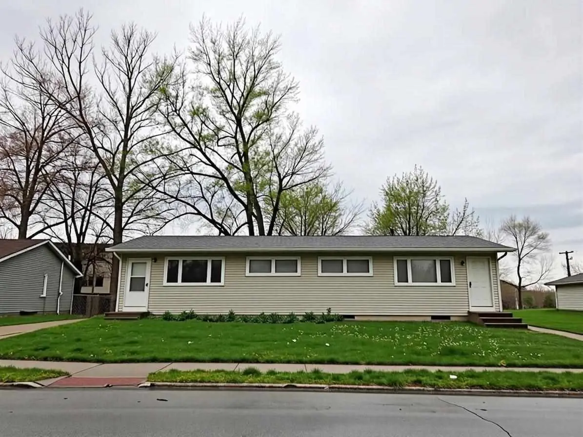 1915-1917 Taylor Dr, Iowa City, IA 52240