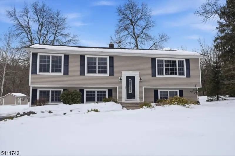 521 Cokesbury Rd, Clinton Twp., NJ 08801