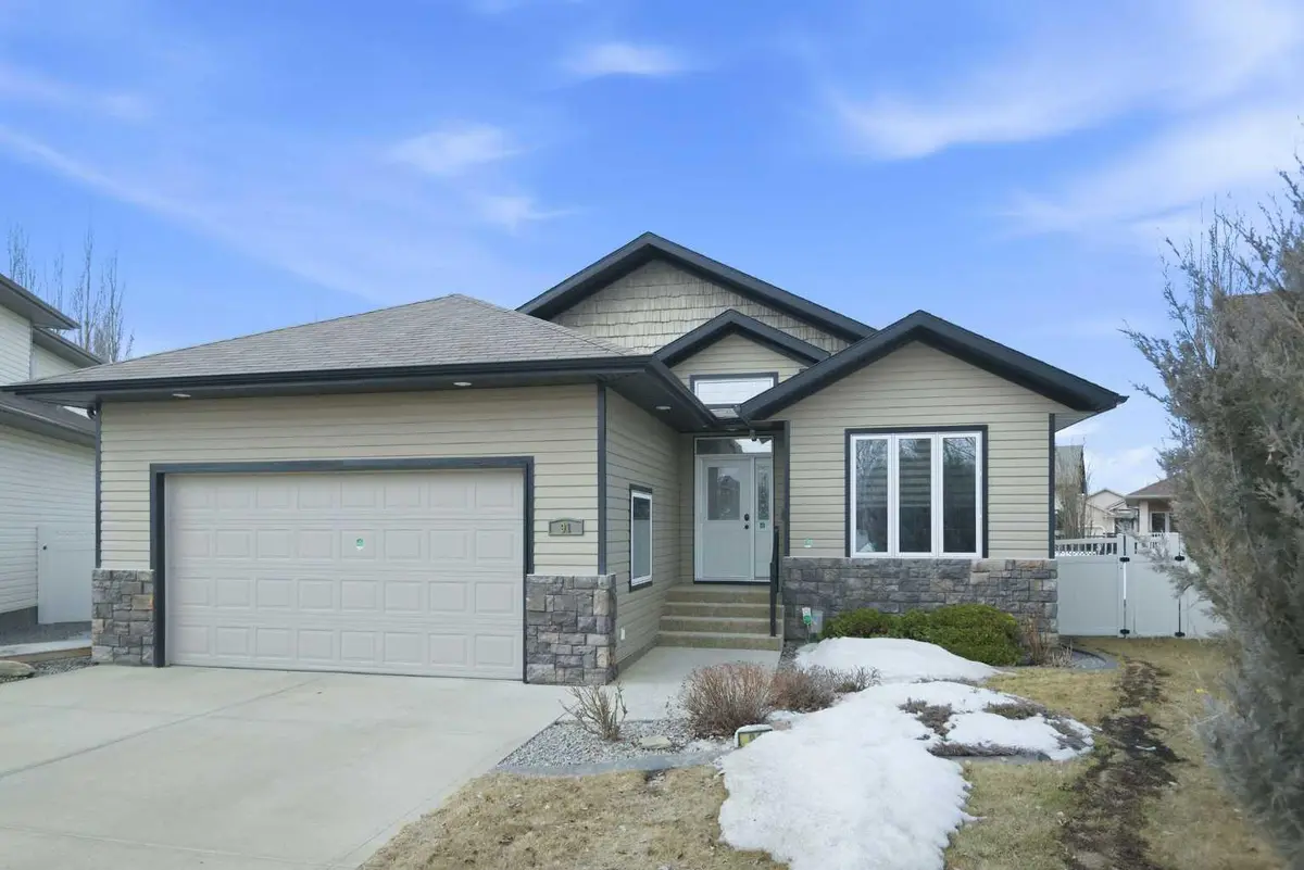 91 Woodrow Close, Red Deer, AB T4N 7G1
