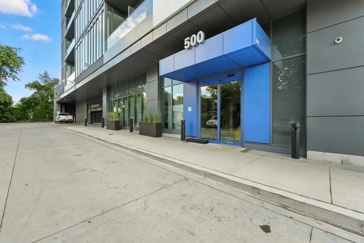 500 Dupont ST #815, Toronto C02, ON M6G 0B8