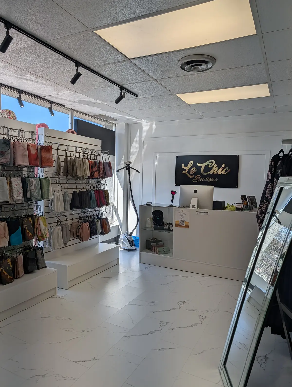 700 DUNDAS ST E #202, Mississauga, ON L4Y 3Y5