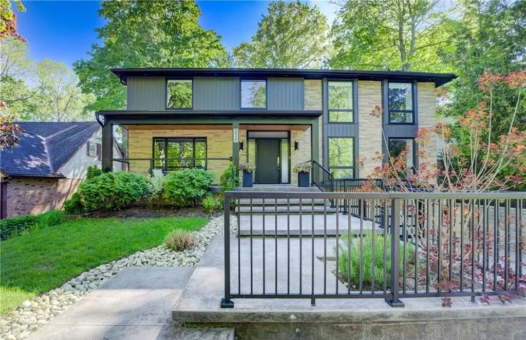 239 Corrie CRES, Waterloo, ON N2L 5W3