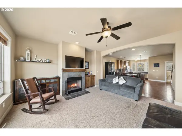 547 S FRONT ST, Rockaway Beach, OR 97136