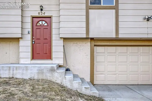 824 Holmes DR, Colorado Springs, CO 80909