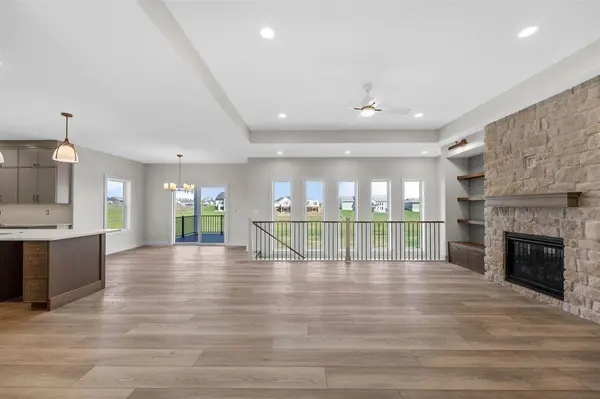 5501 Silver Ridge Rd, Marion, IA 52302