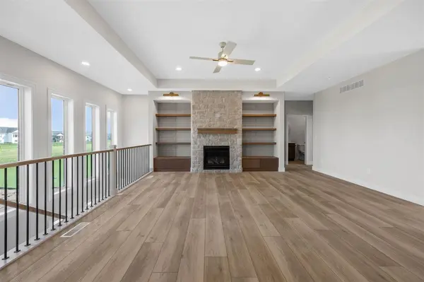 5501 Silver Ridge Rd, Marion, IA 52302