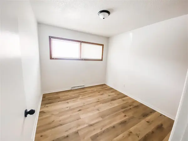 1915-1917 Taylor Dr, Iowa City, IA 52240