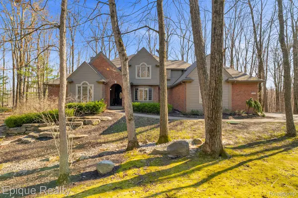 9155 Kelly Lake DR, Springfield Charter Township, MI 48348