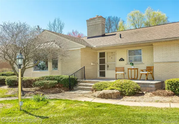 2135 Vinsetta BLVD, Royal Oak, MI 48073