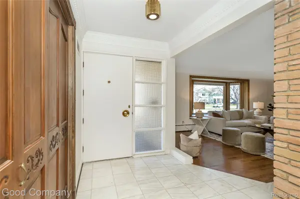 2135 Vinsetta BLVD, Royal Oak, MI 48073