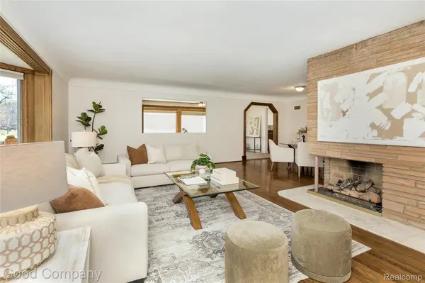 2135 Vinsetta BLVD, Royal Oak, MI 48073