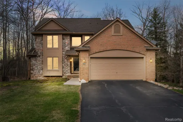 5146 Lagoons CIR #22, West Bloomfield Charter Township, MI 48323