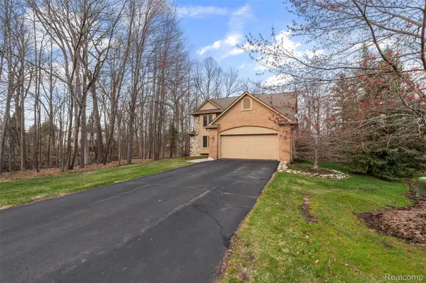 5146 Lagoons CIR #22, West Bloomfield Charter Township, MI 48323