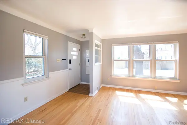 2604 Rochester RD, Royal Oak, MI 48073