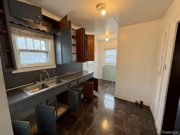 614 E Marengo AVE, Flint, MI 48505