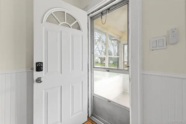 50 E Hayes AVE, Hazel Park, MI 48030