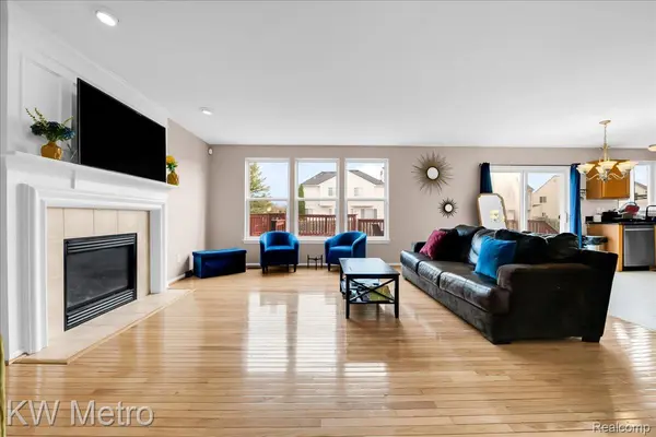 7696 Henley DR, York Charter Township, MI 48197