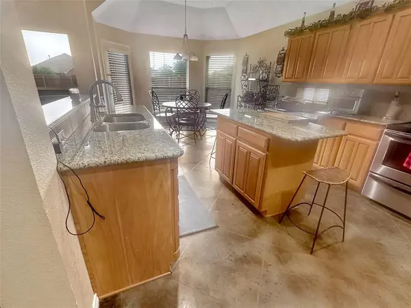 10717 Greenview Court, Benbrook, TX 76126