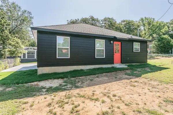 105 Red Oak Street, Alvarado, TX 76009