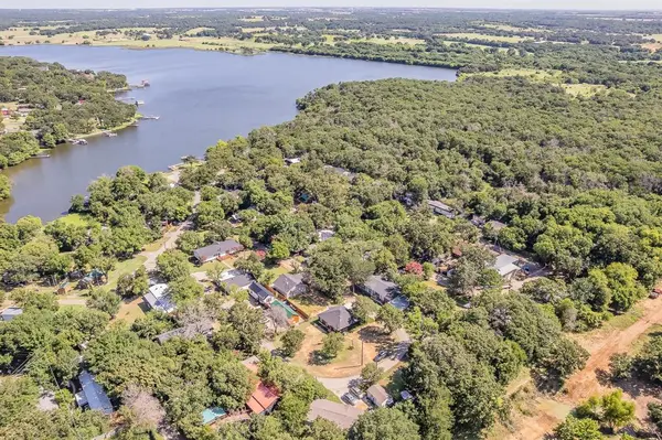 105 Red Oak Street, Alvarado, TX 76009