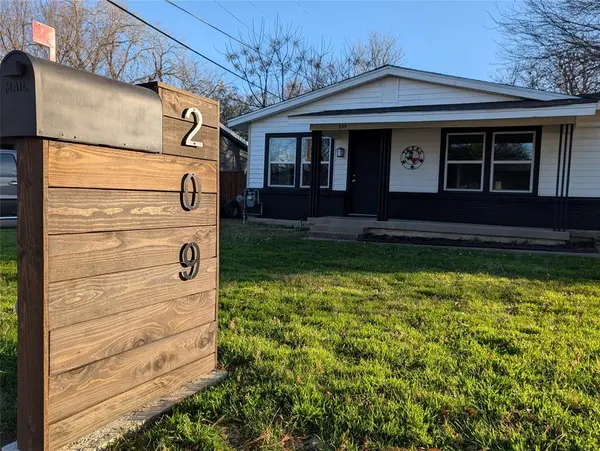 209 CEDAR Street, Hurst, TX 76053