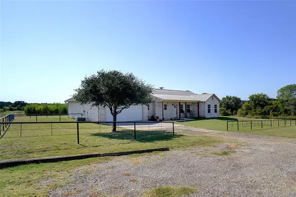 293 County Road 1111, Decatur, TX 76234