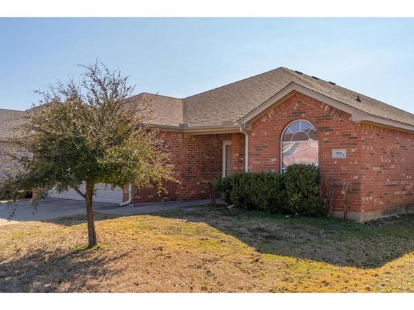 9221 Marilyn Drive,  White Settlement,  TX 76108