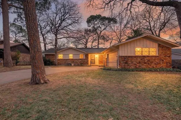 729 W Cheryl Avenue,  Hurst,  TX 76053