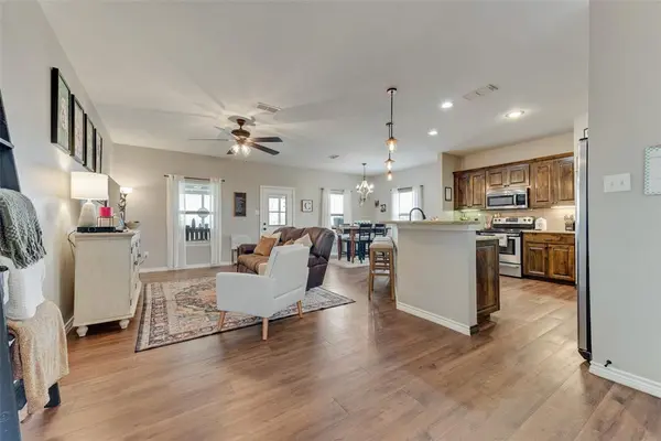 120 Horseshoe Lake Drive, Edgewood, TX 75117