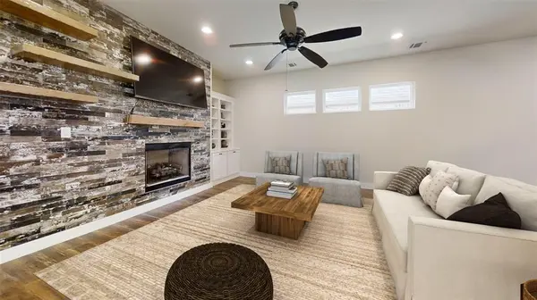 2405 Vineyard Drive, Granbury, TX 76048