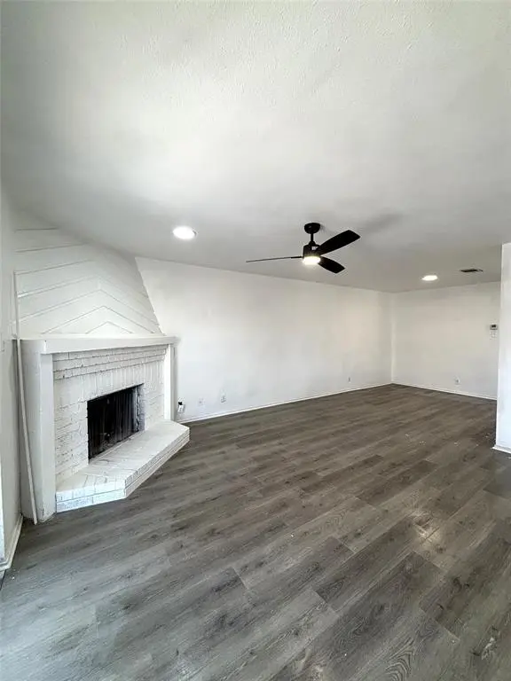 222 Shady Lane Drive, Fort Worth, TX 76112