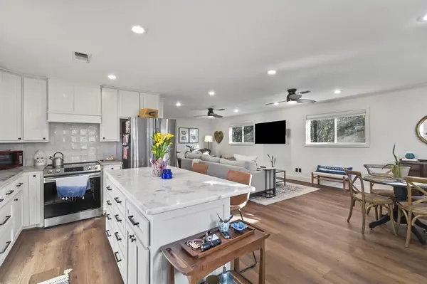 209 Pin Oak Drive, Pottsboro, TX 75076