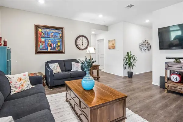 1934 Duskwood Drive, Lancaster, TX 75146