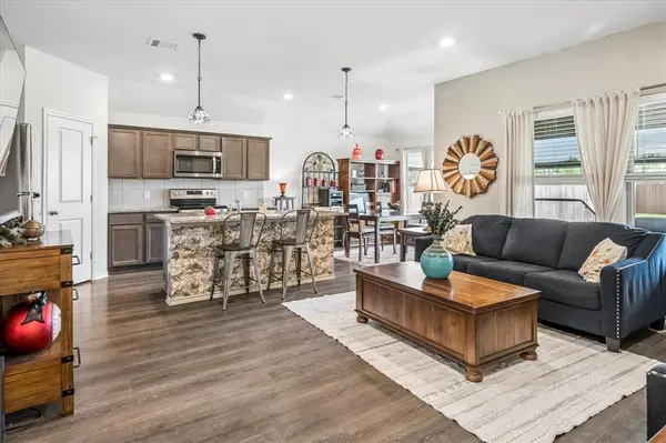 1934 Duskwood Drive, Lancaster, TX 75146