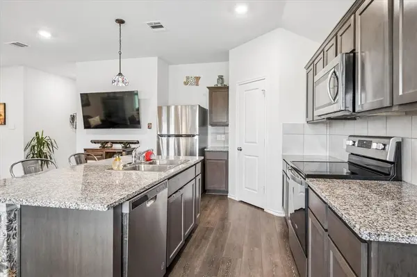 1934 Duskwood Drive, Lancaster, TX 75146