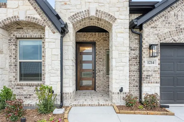 1214 Dove Haven Drive, Justin, TX 76247