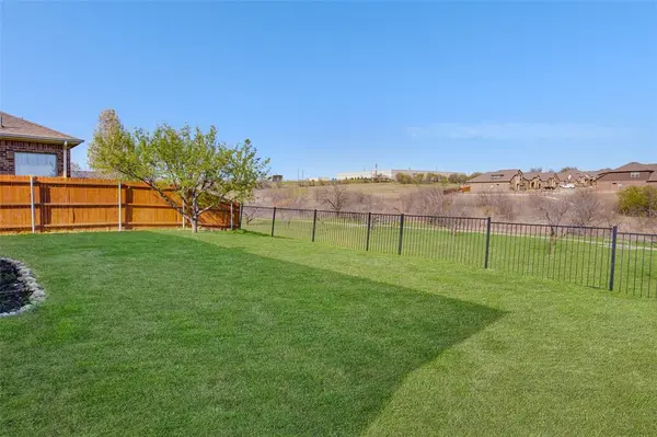 10012 Butte Meadows Drive, Fort Worth, TX 76177