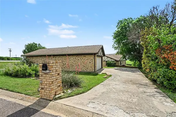 8834 Sandcastle Court, Fort Worth, TX 76179