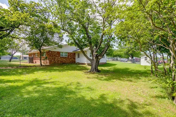 2196 Old Agnes Road, Weatherford, TX 76088