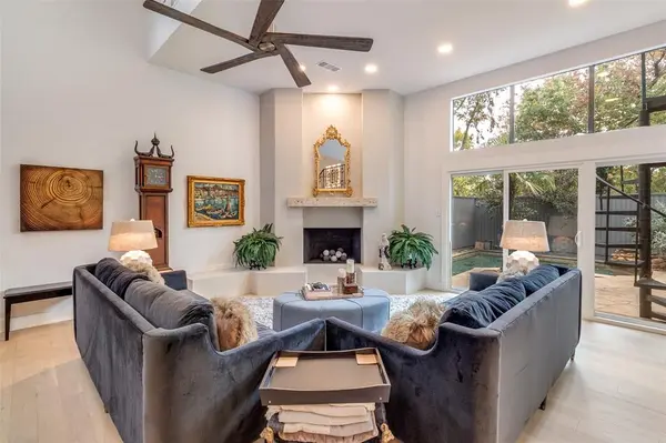 947 Easton Place, Dallas, TX 75218