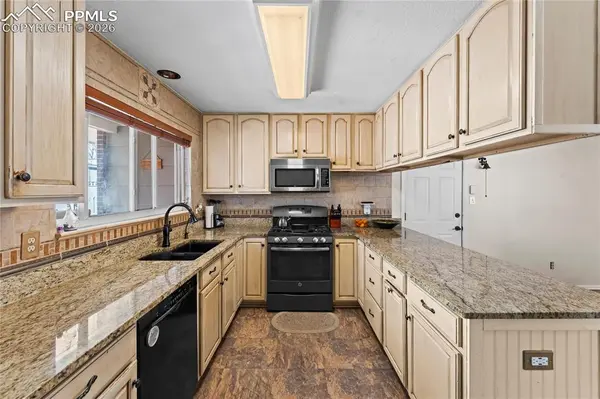 44 N Dartmouth ST, Colorado Springs, CO 80911