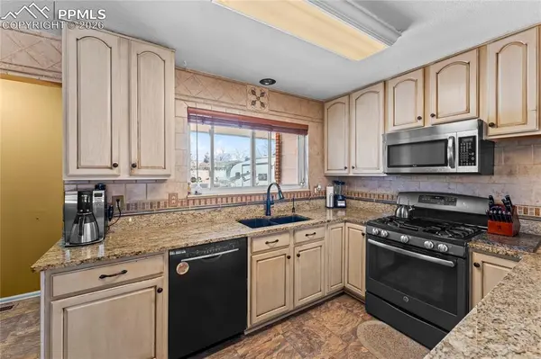 44 N Dartmouth ST, Colorado Springs, CO 80911