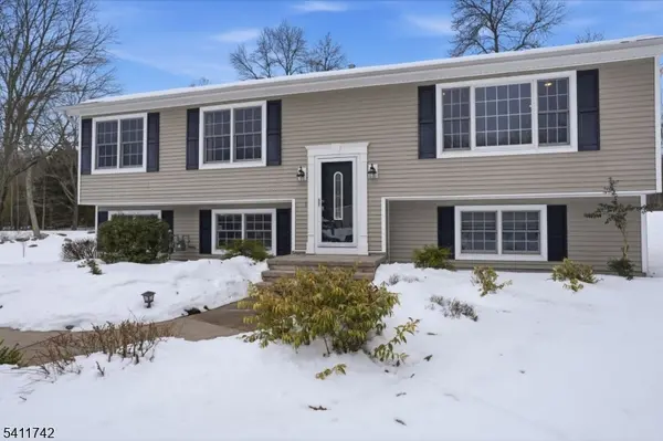 521 Cokesbury Rd, Clinton Twp., NJ 08801