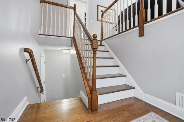 521 Cokesbury Rd, Clinton Twp., NJ 08801