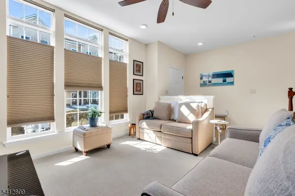 17 Jasmine Ln, Garfield City, NJ 07026