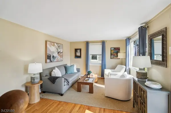 8 Edison Dr, Summit City, NJ 07901